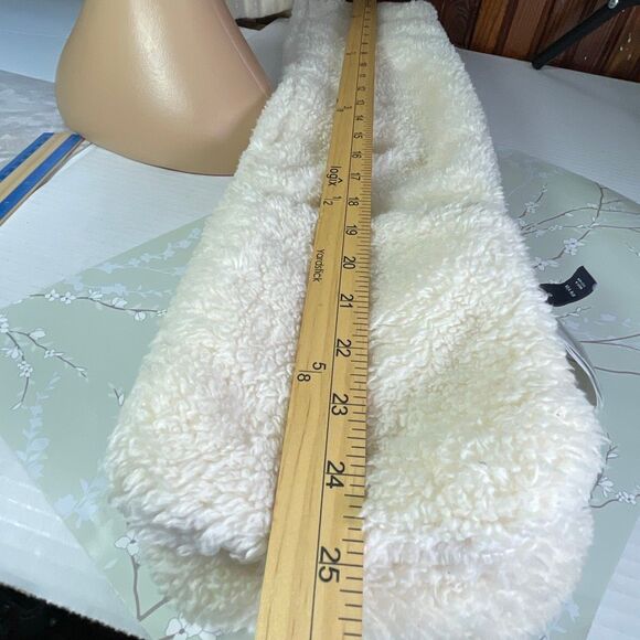 Gap Kids Faux Shearling scarf/ hand warmer - Picture 4 of 7